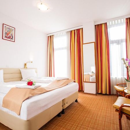 Hotel Dana 2 Satu Mare Exteriér fotografie