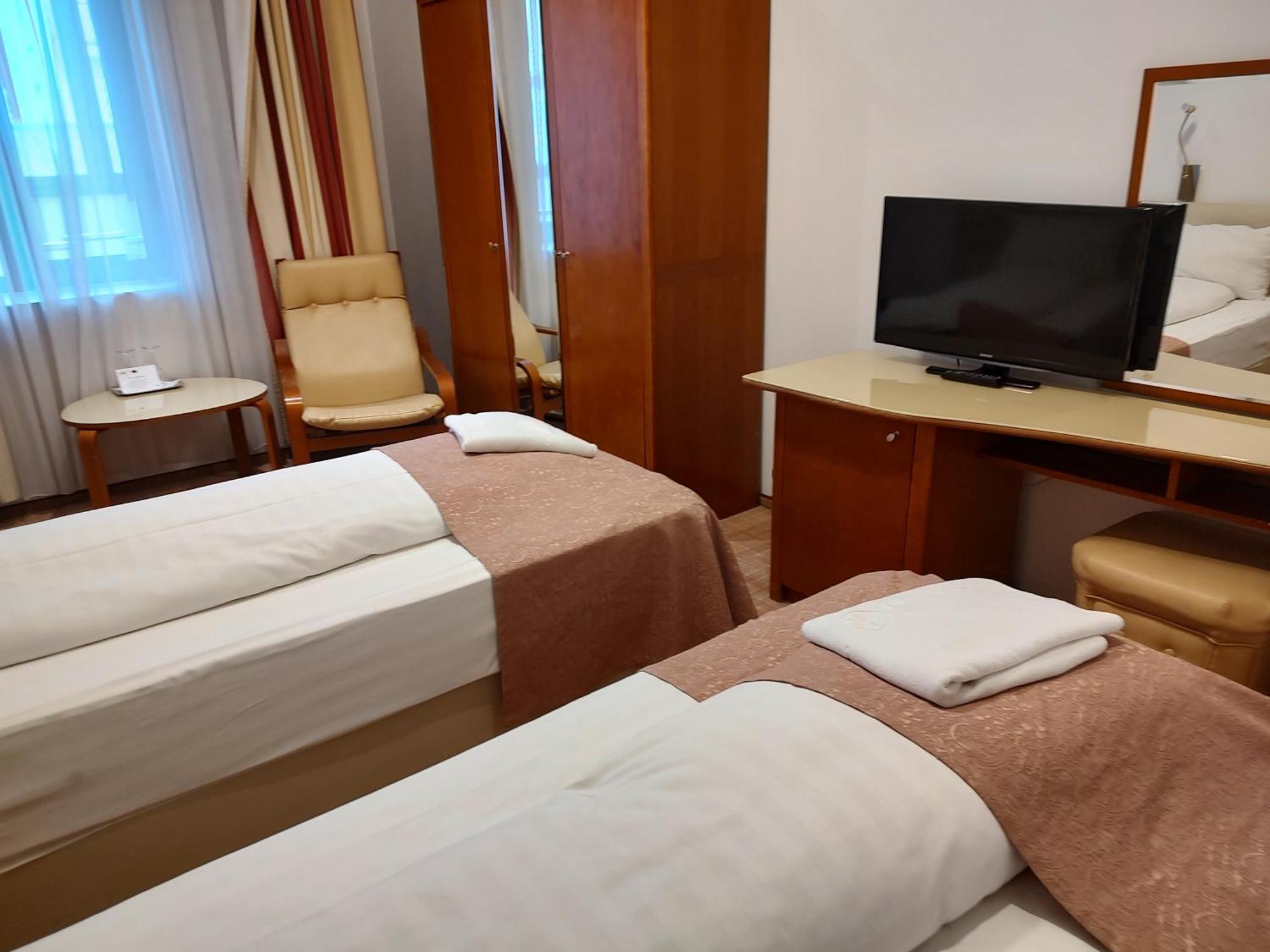 Hotel Dana 2 Satu Mare Exteriér fotografie