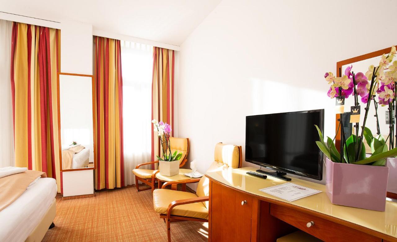 Hotel Dana 2 Satu Mare Exteriér fotografie